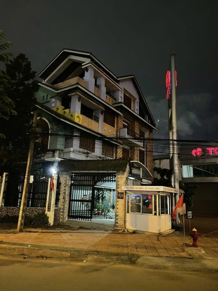 Cho thuê nhà nguyên căn mặt tiền đường Trường Chinh 144m² - Vị trí đắc địa, giá tốt!