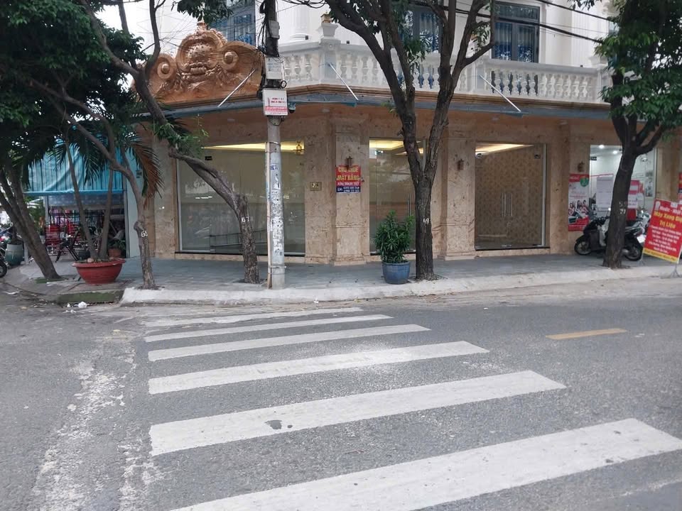 Cho thuê mặt bằng & văn phòng góc 2 mặt tiền chợ Nguyễn Hậu, Tân Phú - Kinh doanh sầm uất!