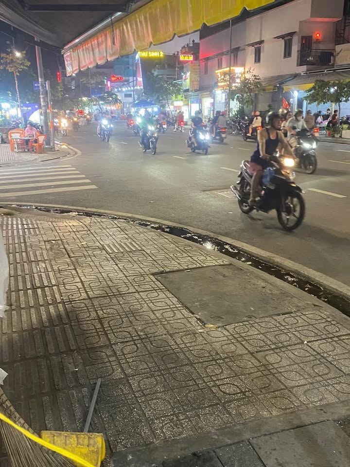 Cho thuê mặt bằng vỉa hè tại 164 Tô Hiệu, Tân Phú - Kinh doanh thuận lợi cả ngày!