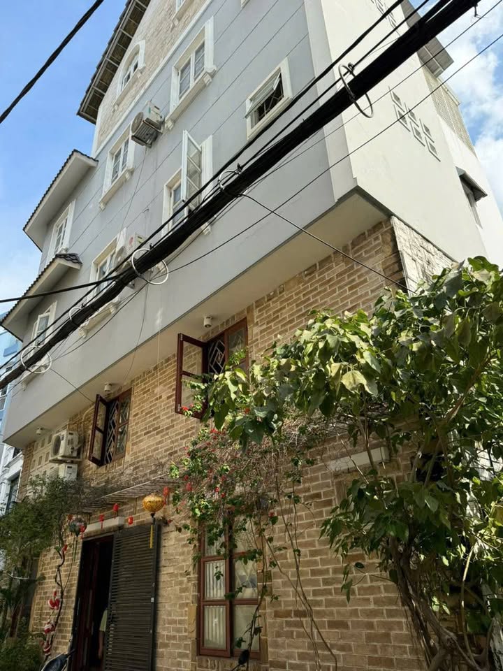 Nhà nguyên căn góc 2 mặt hẻm xe hơi tại Phú Nhuận, 36m² giá 18 triệu - Full nội thất đẹp!