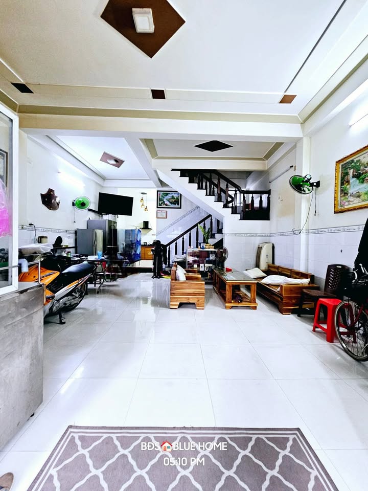 Bán Nhà Mặt Tiền 3 Tầng Phường Lê Hồng Phong, Quy Nhơn 65m² giá 5 tỷ - Thiết kế hiện đại, gần Bàu Sen!