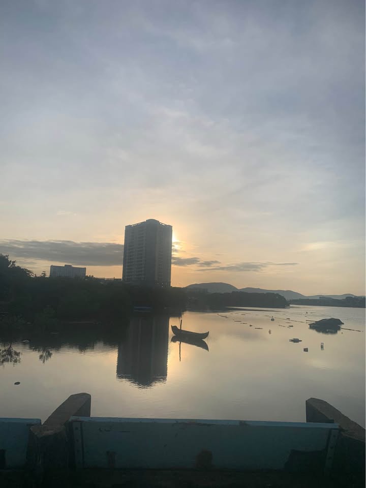 Đất nền Đê Đông, Nhơn Bình, 86m² giá 5 tỷ - Sổ đỏ chính chủ, thuận tiện cho đầu tư!