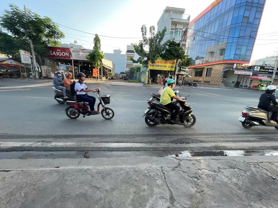 Cho thuê mặt tiền kinh doanh đường Hoàng Hữu Nam quận 9 diện tích 60m² - Giá chỉ 9 triệu/tháng!