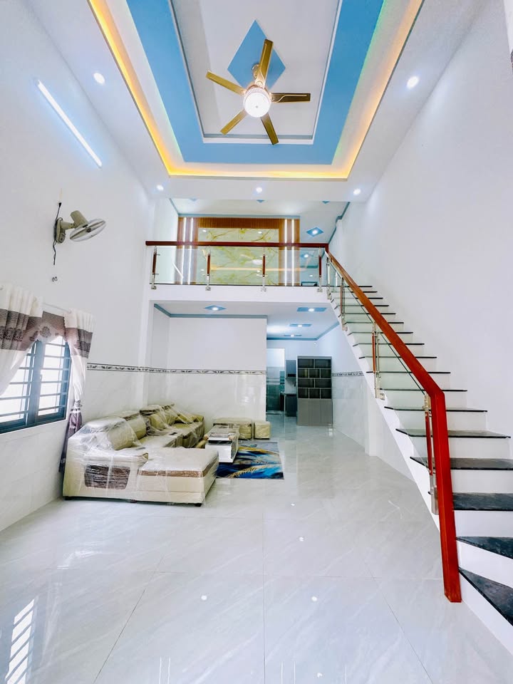 Nhà gác lửng Tân Đông Hiệp 330m² giá 2.55 tỷ - Vị trí đẹp, dọn vào ở ngay!