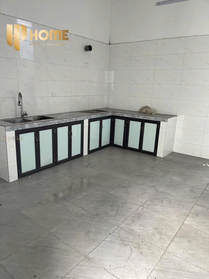 Cho thuê nhà mặt ngõ Hồ Sen 100m² - Phù hợp kinh doanh và sinh sống!