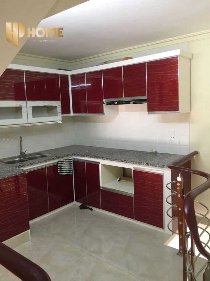 Cho thuê nhà mặt ngõ Văn Cao 35m² giá 9 triệu - Full đồ, kinh doanh sạch sẽ!