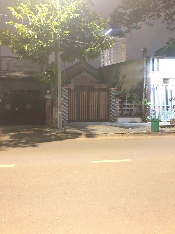 Nhà mặt tiền đường Trần Hưng Đạo, TP Tây Ninh 240m² - Kinh doanh hay cho thuê lý tưởng!