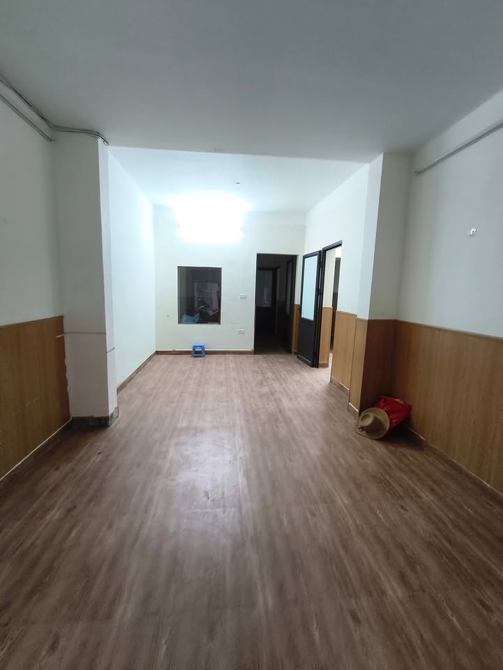 Nhà tầng 1 cho thuê tại Ngõ 4 Phương Mai, 125m² - Phù hợp làm văn phòng, cửa hàng