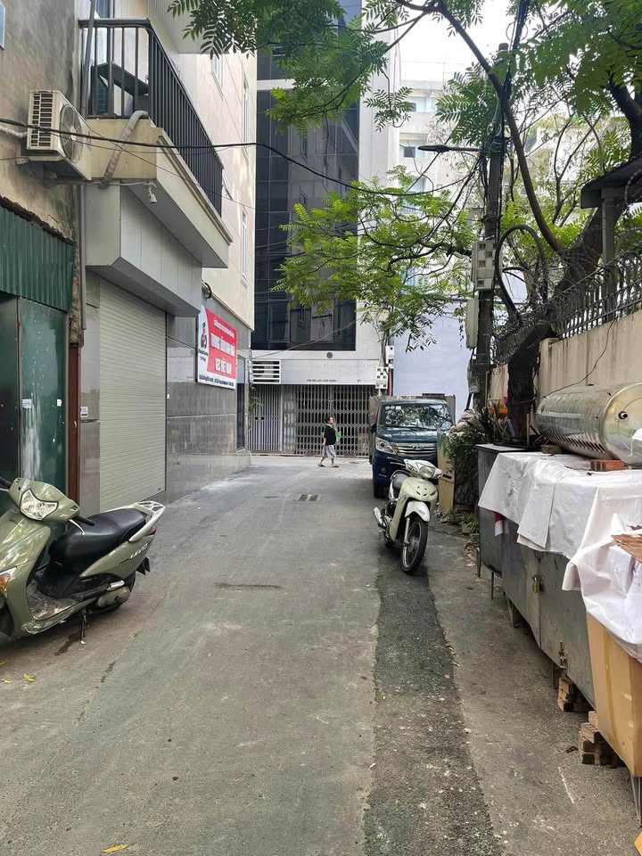 Nhà phố Xuân La 39m² giá 7.8 tỷ - Lô góc, kinh doanh tuyệt vời!