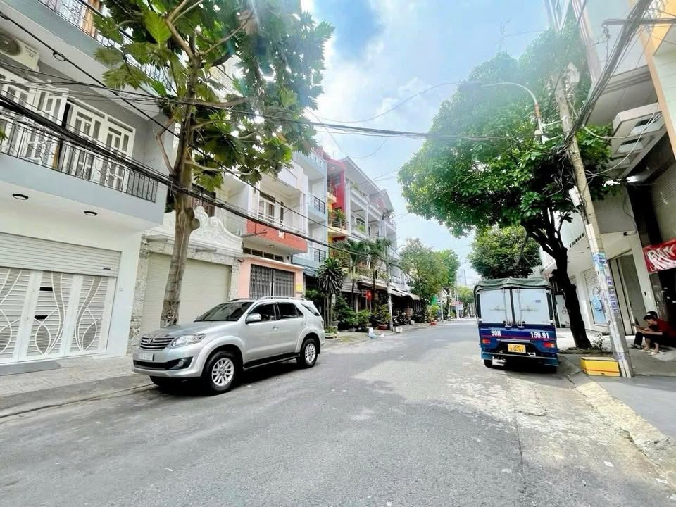 Nhà cho thuê mặt tiền đường DC11, Quận Tân Phú, 100m² giá 25 triệu - Phù hợp làm văn phòng hoặc ở ngay!