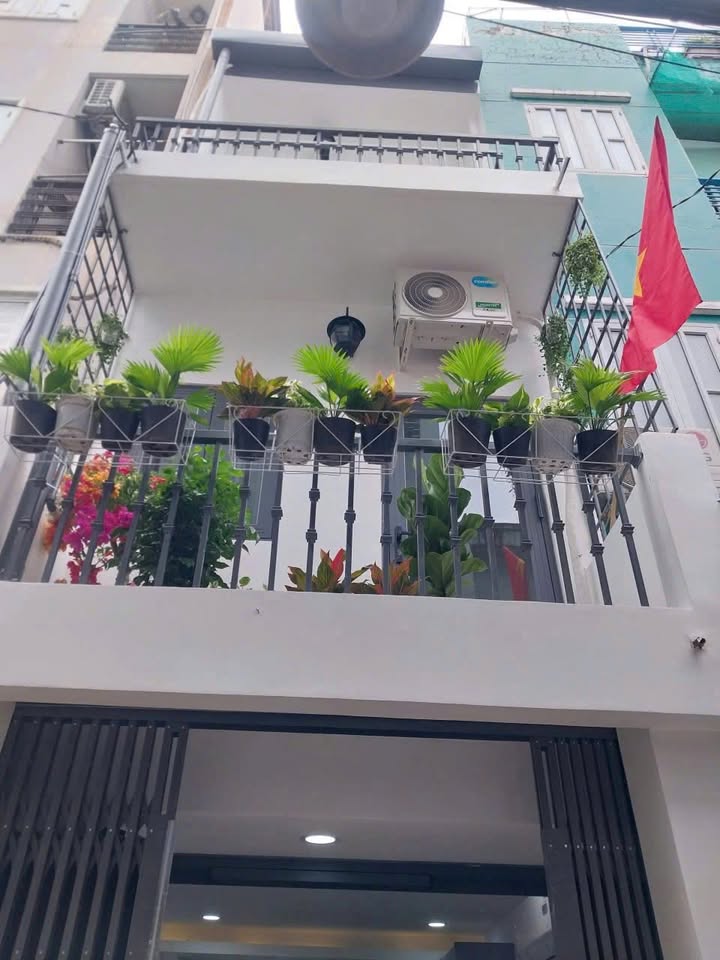 Nhà riêng Cách Mạng Tháng 8, Q.3 - 20m² giá chỉ 4.8 tỷ - Sẵn sàng vào ở ngay!