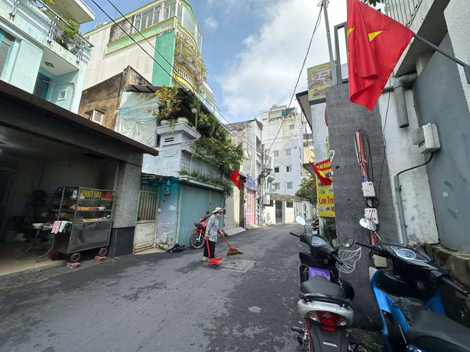 Nhà cho thuê đường Nguyễn Đình Chính, quận Phú Nhuận, 90m² giá 35 triệu/tháng - Không thể bỏ lỡ!