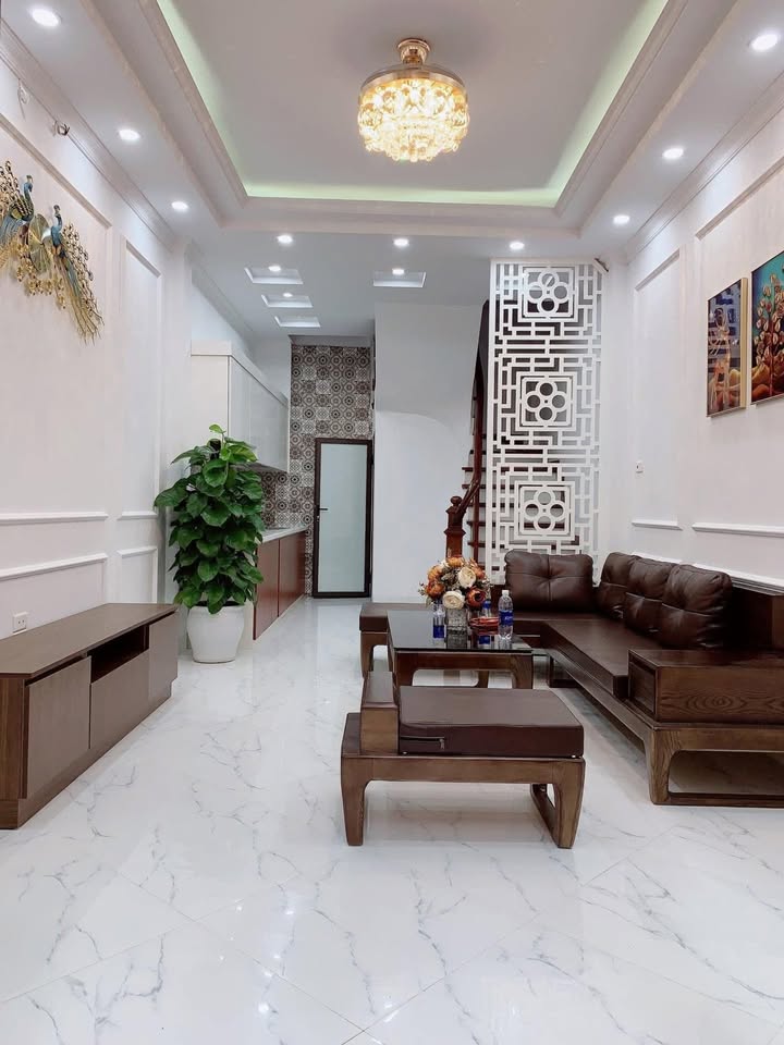 Nhà 5 tầng Định Công 34m² giá 7 tỷ - Ô tô đỗ cửa, sổ hồng chính chủ!