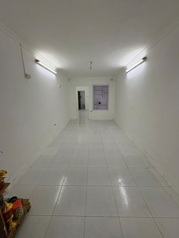 Căn hộ cho thuê E9 Thành Công 76m² giá 12 triệu - Mặt tiền đẹp tiện kinh doanh!