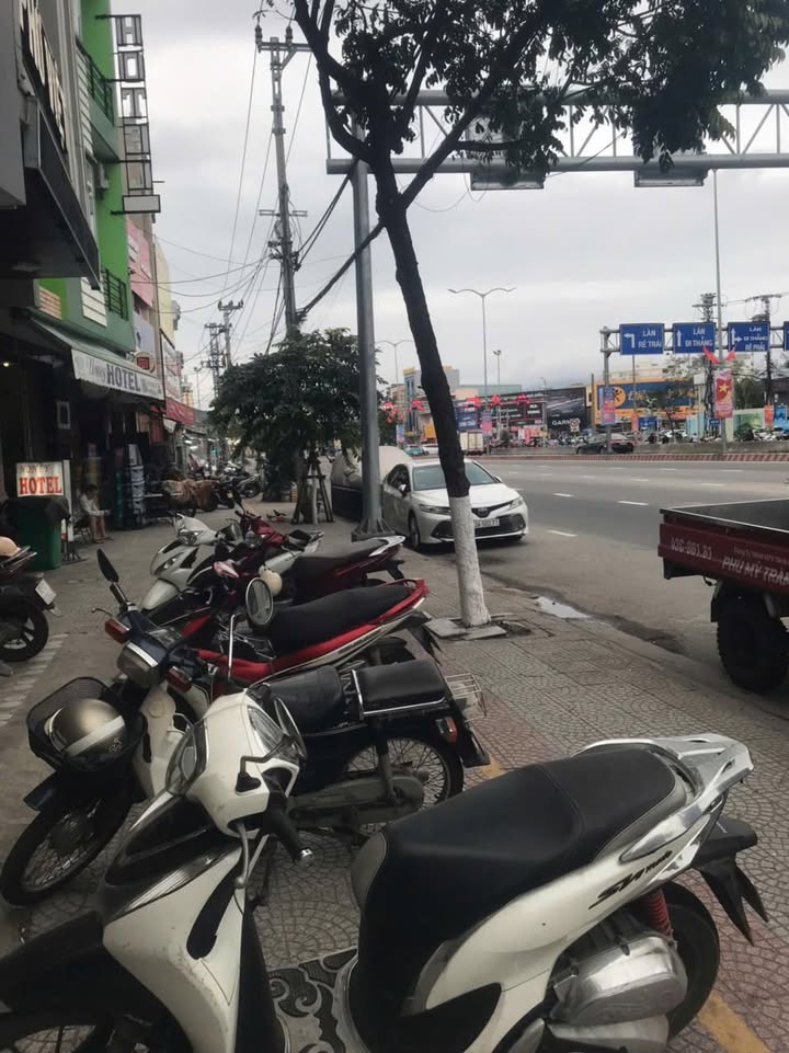 Mặt bằng cho thuê đường Ngô Quyền, Sơn Trà - Giá 7.5 triệu/tháng, kinh doanh tự do!