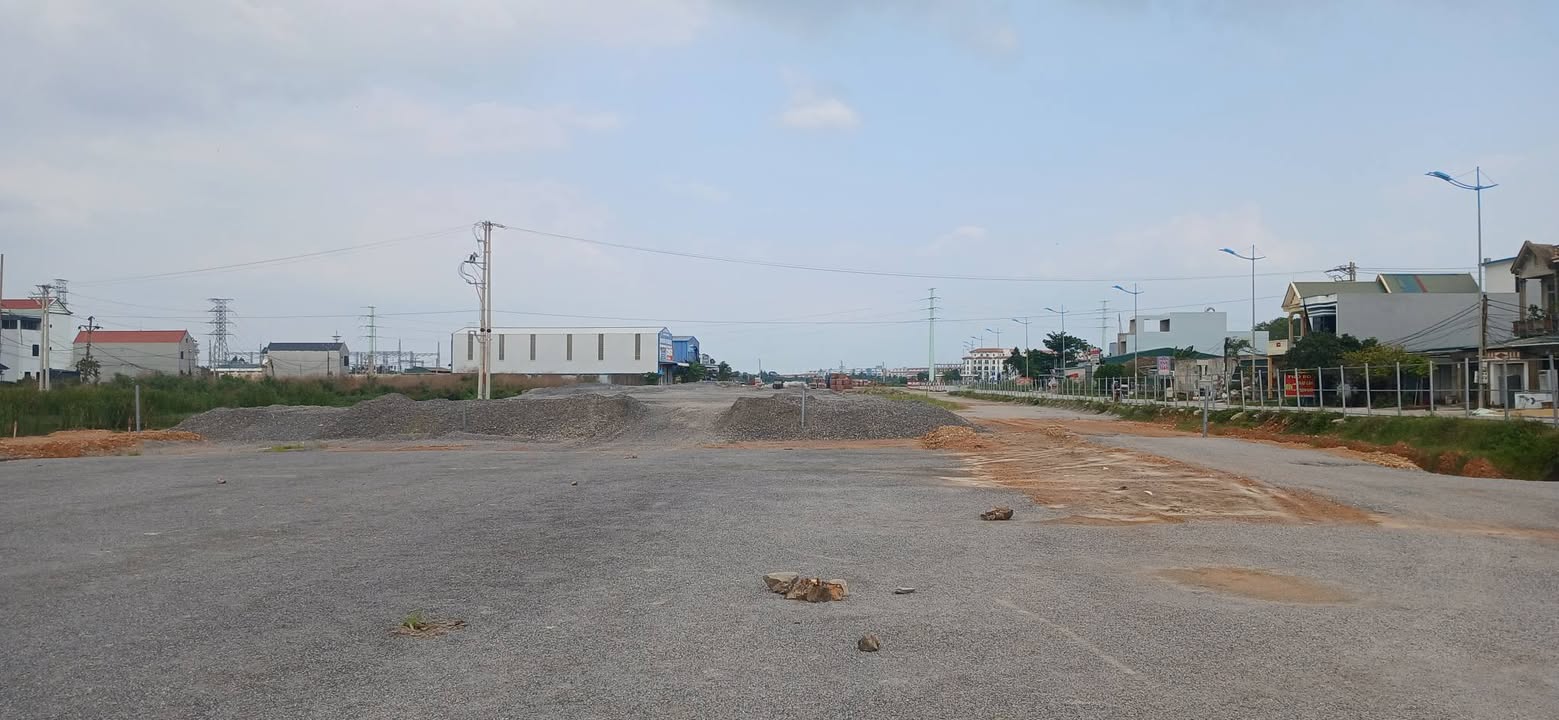 Đất nền mặt tiền Nam Sông Mã, 100m² giá 4 tỷ - Sổ đỏ chính chủ!