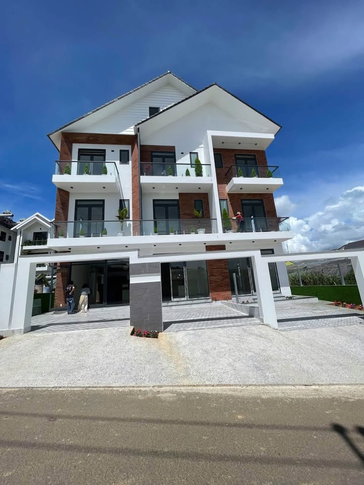 Nhà phố mặt tiền đường Nguyễn Hữu Cầu, Đà Lạt 66m² giá 3.3 tỷ - Đầu tư sinh lời ngay!