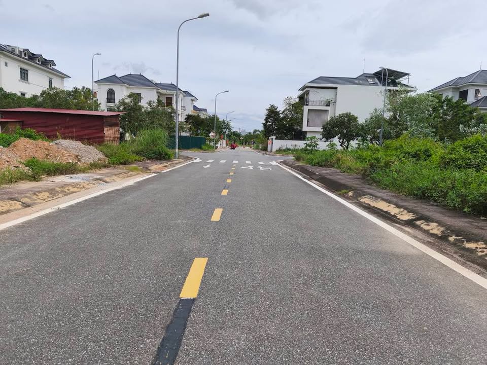 Lô đất góc 279m² 2 mặt tiền Đinh Tiên Hoàng, Vĩnh Yên - Giá chỉ 1X tỷ!