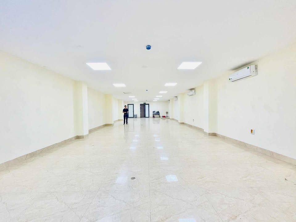 Cho thuê văn phòng 180m² đường Thụy Khuê - Không gian làm việc chuyên nghiệp