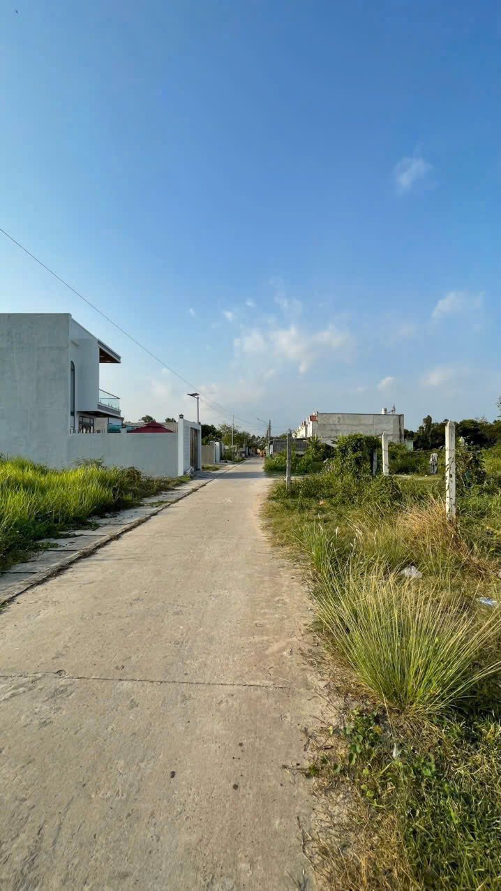 Đất Tương Bình Hiệp 700m² giá 5.5 tỷ - Vị trí đắc địa gần chợ và trường học!