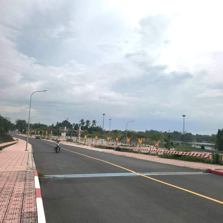 Đất mặt tiền đường Đê Bao Sông Sài Gòn, Bình Nhâm, 696m² - Sổ hồng chính chủ, giá tốt!