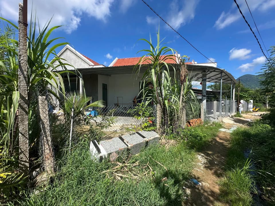 Nhà riêng Vạn Thắng, Vạn Ninh 182m² giá 700 triệu - Cần bán gấp do kẹt nợ!