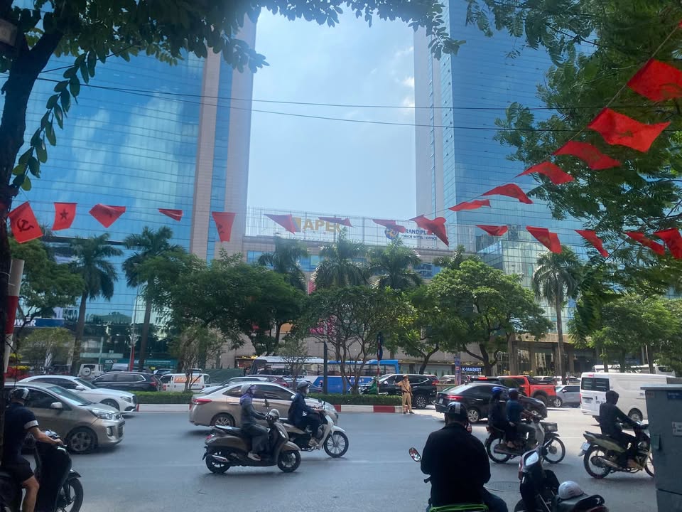 Cho thuê văn phòng và cửa hàng tại 206 Trần Duy Hưng, Cầu Giấy, 30m² chỉ 4 triệu/tháng!