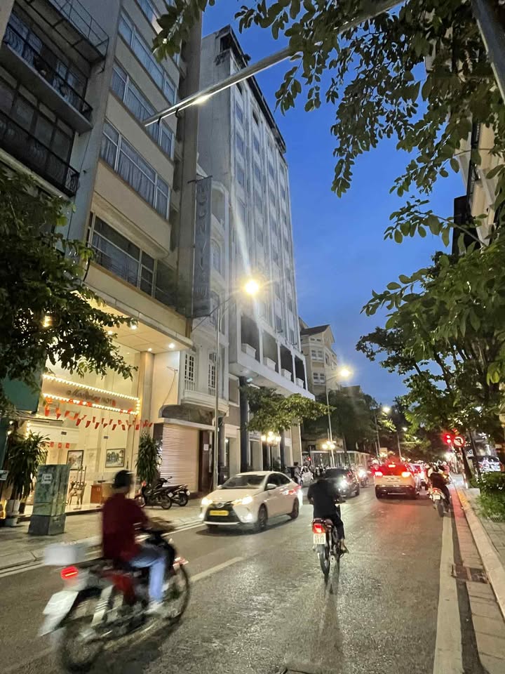 Cho thuê nhà mặt phố Cửa Bắc, Ba Đình, 55m² - Kinh doanh đỉnh cao chỉ 63 triệu/tháng!