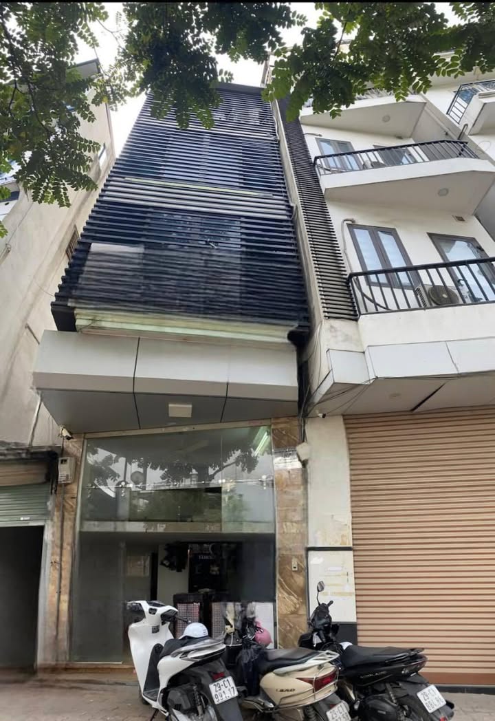 Nhà cho thuê tại Trần Khát Chân, Hai Bà Trưng 24m² giá chỉ 20 triệu/tháng - Mặt phố tiện lợi!