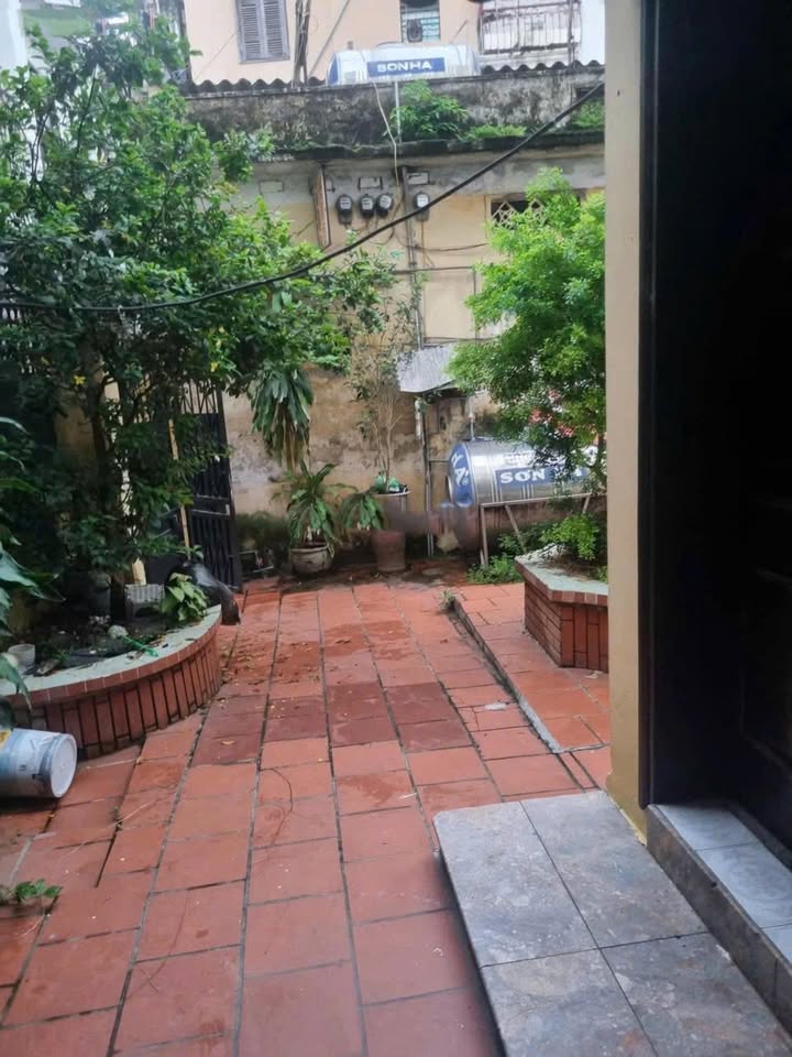 Nhà cho thuê ngõ 639 Hoàng Hoa Thám, Ba Đình 50m² giá 8.5 triệu - Sẵn sàng bàn giao ngay!