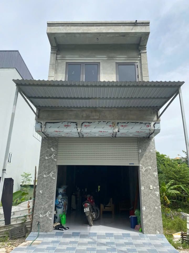 Nhà nguyên căn 2 tầng tại Hà Đông 100m² giá 5.5 triệu - Nhà mới đẹp, gần chợ và trường học!