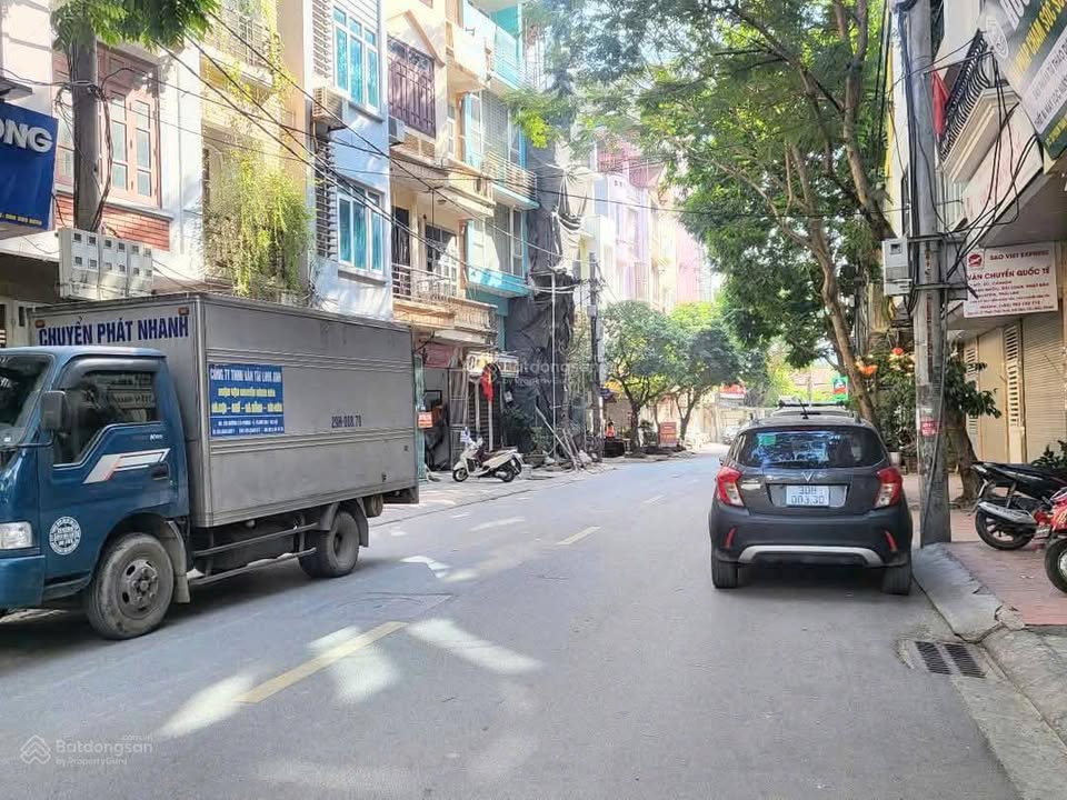 Cho thuê nguyên căn mặt phố Phạm Thận Duật, Mai Dịch, Cầu Giấy - 60m² - Vỉa hè rộng, ô tô đỗ thoải mái!