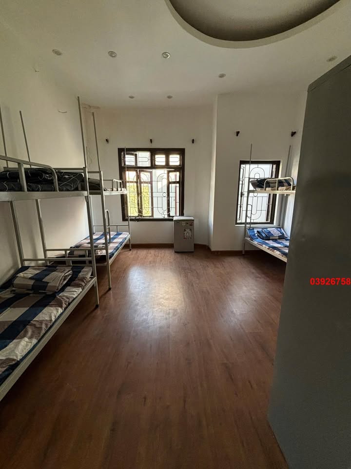 Cho thuê nhà mặt tiền kinh doanh phố Nguyễn Chính, quận Hoàng Mai - Nhà 3 tầng, 5 phòng ngủ, vị trí đắc địa!