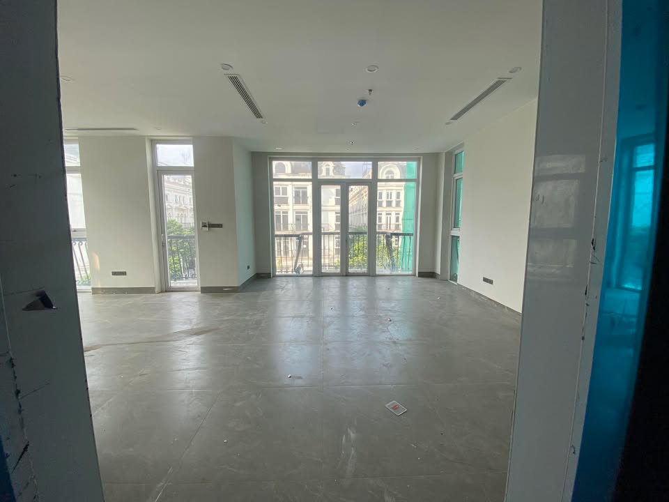 Biệt thự cho thuê Dương Nội 200m² giá 20 triệu - Vị trí đắc địa, thang máy sẵn sàng!