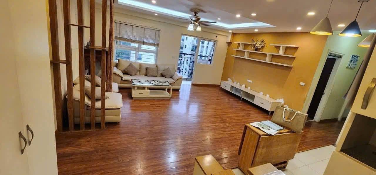 Căn hộ HH2B Gia Thụy 92m² giá 10 triệu - Thuê ngay, tiện ích đầy đủ!