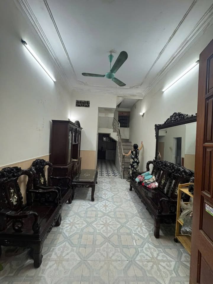 Nhà riêng cho thuê tại Hai Bà Trưng - 40m² giá 10.5 triệu - Gần chợ và trường học!