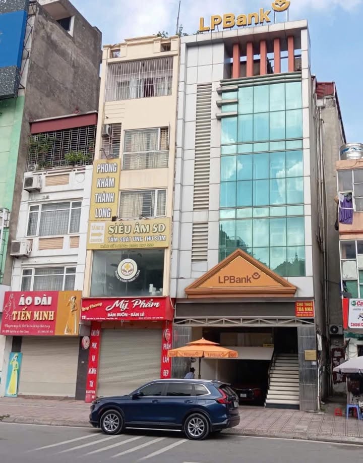 Cho thuê nhà kinh doanh mặt phố Ngô Gia Tự, Long Biên - 5 tầng, giá thỏa thuận!
