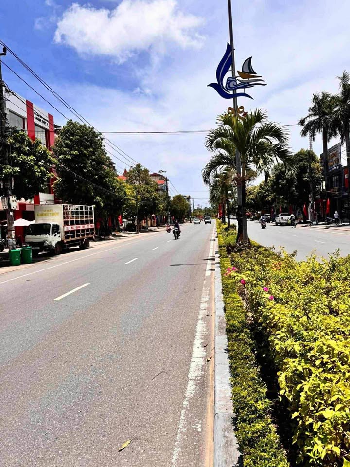 Nhà mặt tiền kinh doanh Trần Hưng Đạo, Đồng Hới, 75m², 9.999 tỷ - Đầu tư sinh lời ngay!