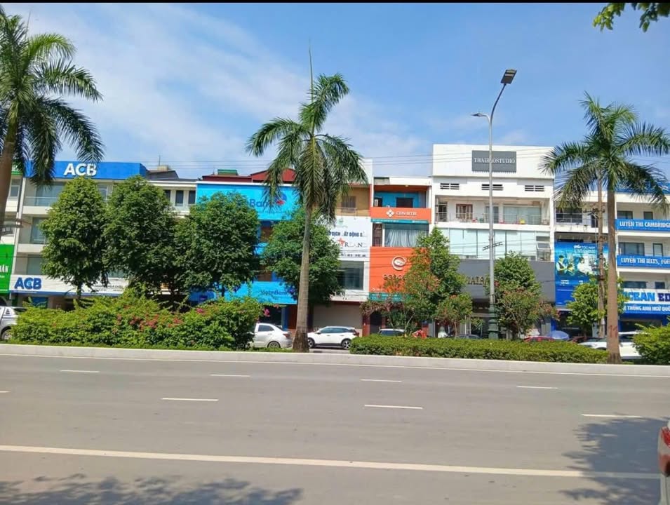 Nhà kinh doanh 3 tầng mặt đường 32, phường Hà Huy Tập, 105m² - Vị trí đẹp gần Lotte!