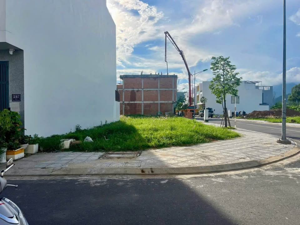 Đất góc 2 mặt tiền 162m² tại KĐT Nam Vĩnh Hải - Đầu tư sinh lời cao!