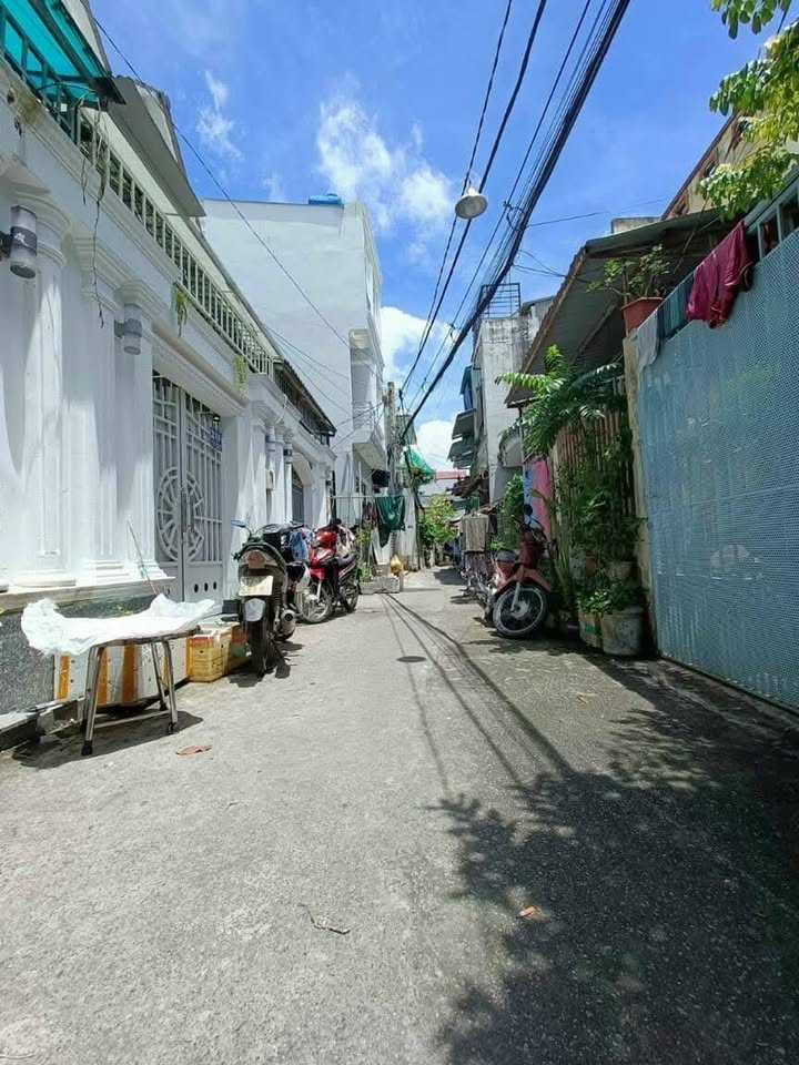 Nhà 2 Lầu Dĩ An 56m² giá 3 tỷ - Sổ riêng, ở liền!