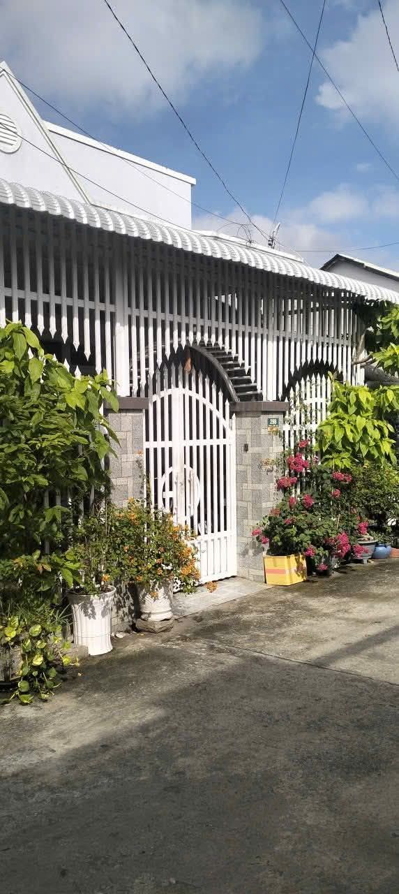 Bán nhà tại mặt tiền đường Phan Đăng Lưu, Rạch Giá 50m² giá 1.1 tỷ - Nhà mới đẹp, vị trí thuận lợi!