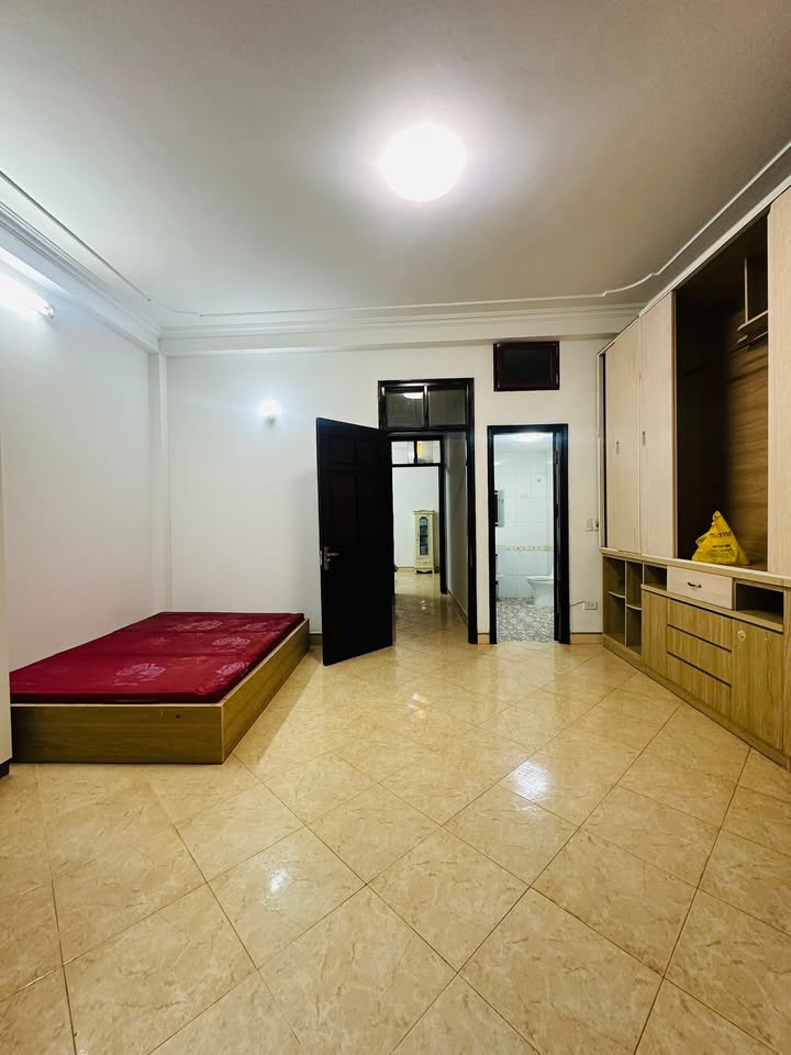 Phòng trọ Đống Đa 45m² giá 5.6 triệu - Không gian thoáng mát, đầy đủ tiện nghi!