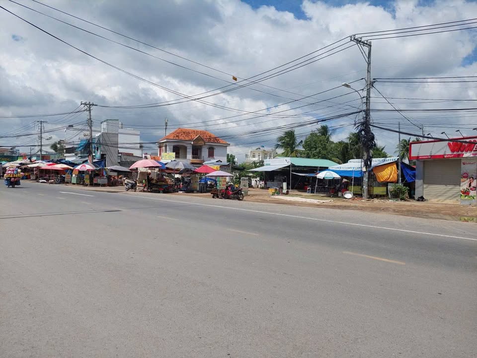 Đất nền mặt tiền Lò Lu Quận 9 64m² giá chỉ 3.XX tỷ - Cơ hội đầu tư tuyệt vời!