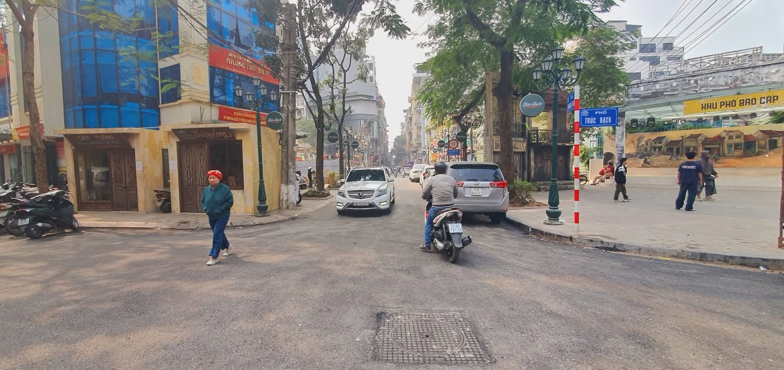 Nhà mặt phố Trúc Bạch, Ba Đình 100m² giá 59 tỷ - Tiềm năng khai thác cao!