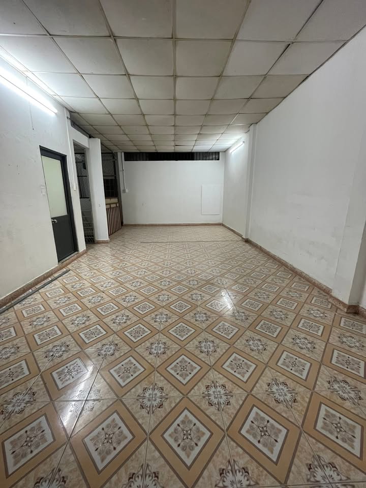 Nhà cho thuê lầu 1 Phạm Văn Bạch, Tân Bình 68m² giá 4 triệu - Lối đi riêng, thoáng mát!