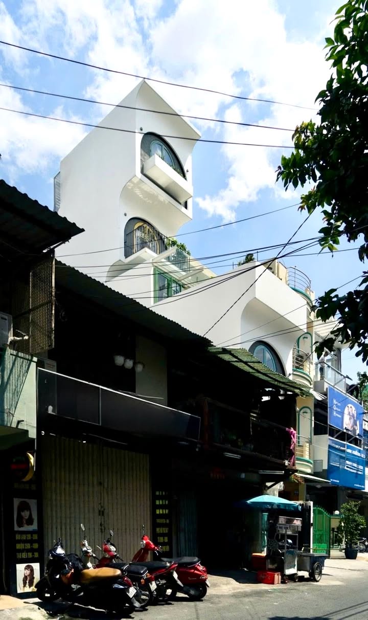 Nhà mặt tiền đường Đội Cung, Quận 11, 40m² giá 9.6 tỷ - Đầu tư sinh lời cao!