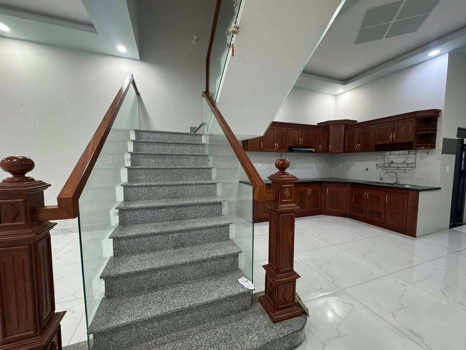 Nhà cho thuê mặt tiền đường Song Hành, Quận 12 - Diện tích 110m² chỉ 11.5 triệu/tháng!