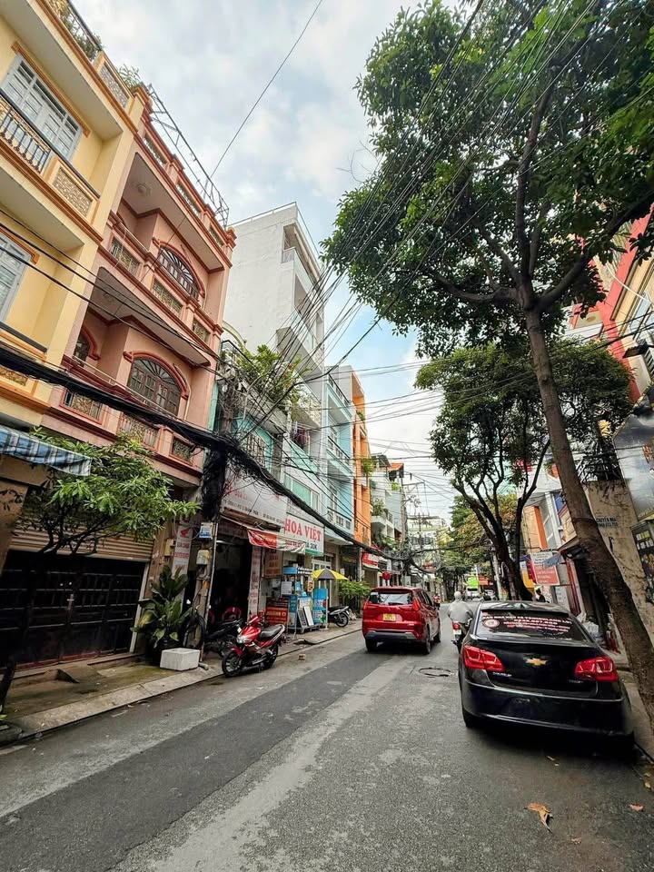 Nhà nát Hoàng Hoa Thám, Tân Bình 98m² giá 14.5 tỷ - Cơ hội đầu tư hiếm có!