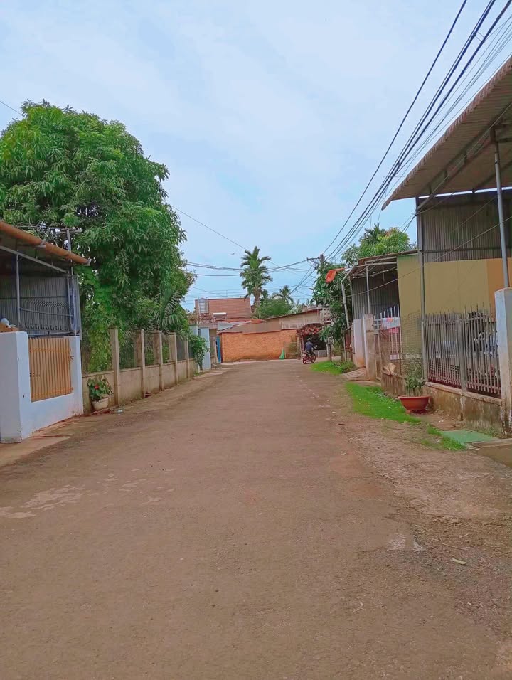 Đất nền chính chủ ở Ea Ktur, Cư Kuin - Diện tích 200m² chỉ 1.2 tỷ - Sổ đỏ đầy đủ!